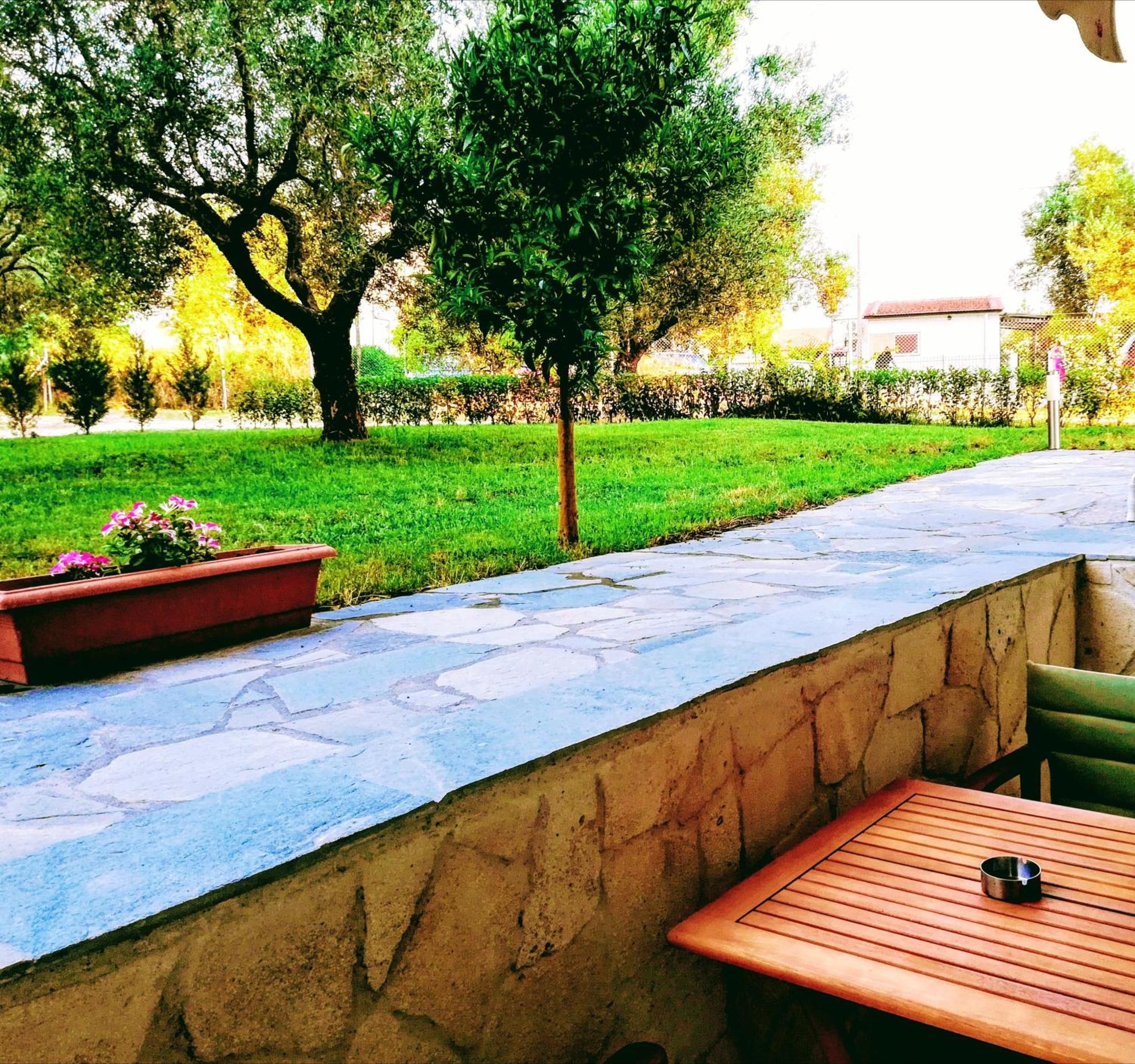 Giorgos Apartments. Σκάλα Φούρκας Εξωτερικό φωτογραφία